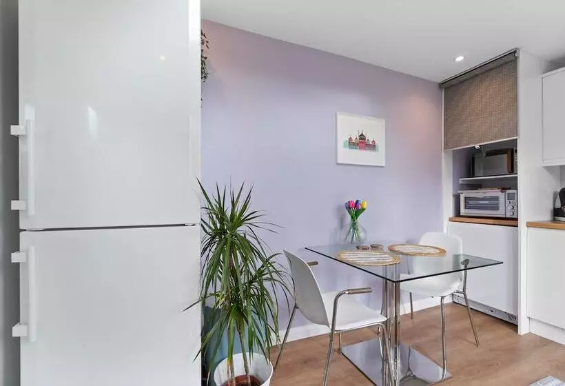 St Helens Studio   Free Parking By My Getaways