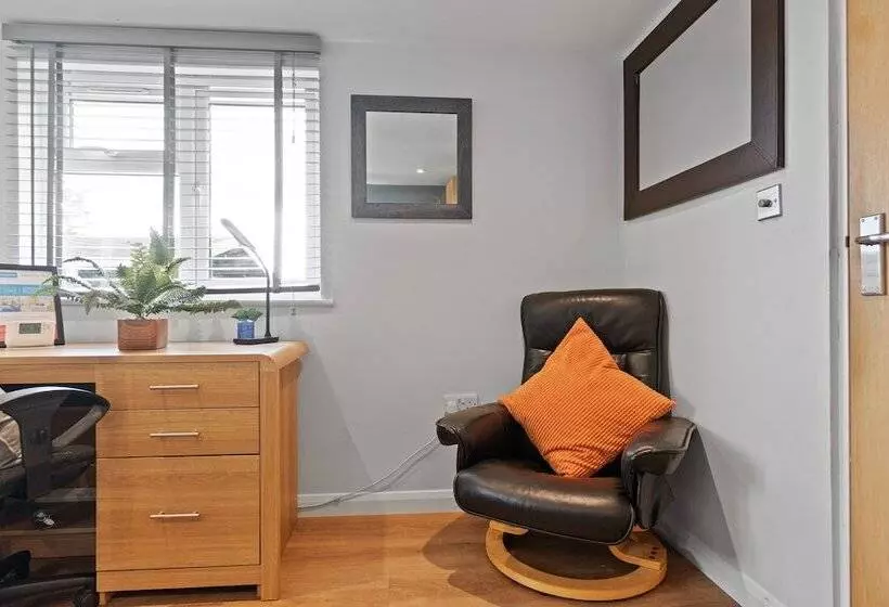St Helens Studio   Free Parking By My Getaways