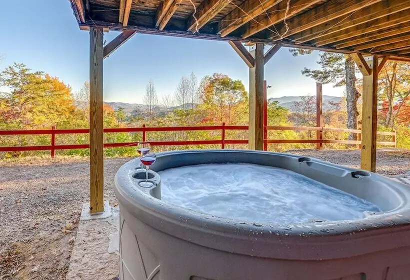 Stunning Franklin Cabin W/ Deck & Mountain Views