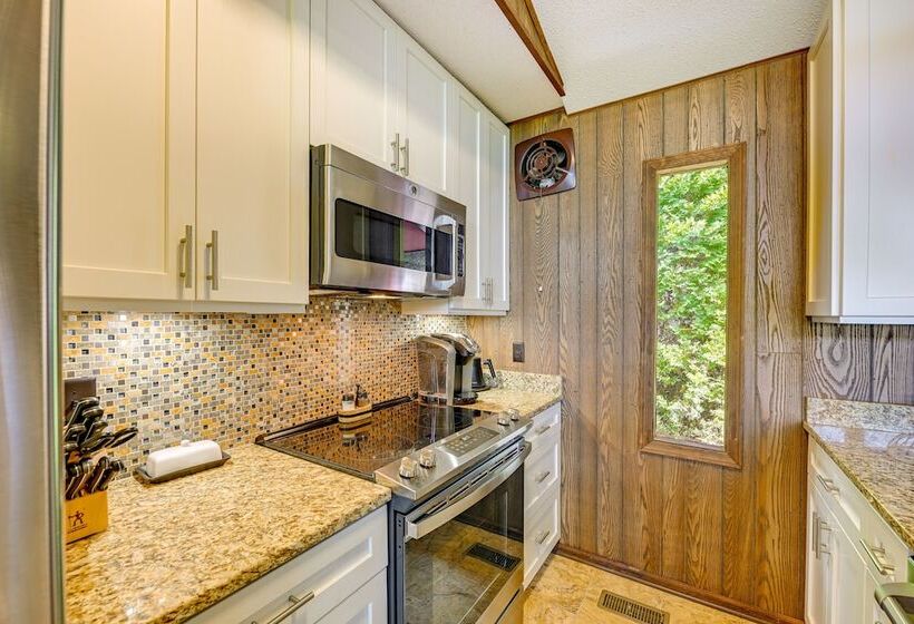 Stunning Franklin Cabin W/ Deck & Mountain Views