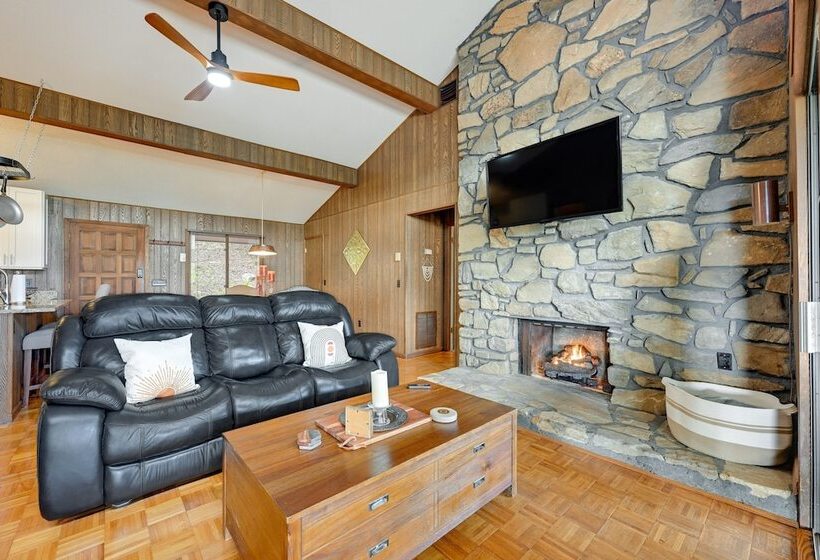 Stunning Franklin Cabin W/ Deck & Mountain Views