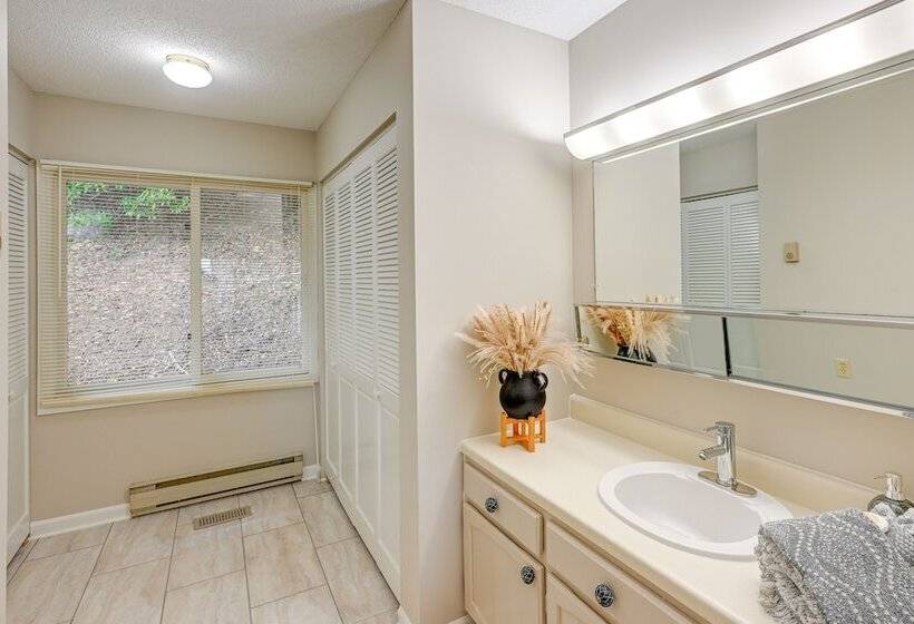 Stunning Franklin Cabin W/ Deck & Mountain Views