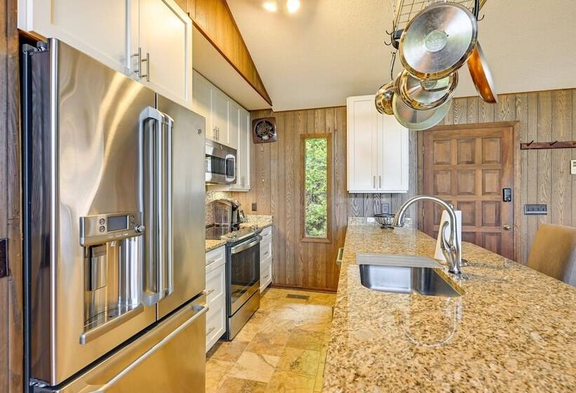 Stunning Franklin Cabin W/ Deck & Mountain Views