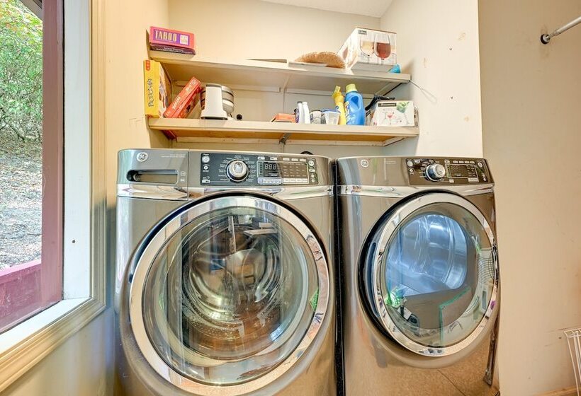 Stunning Franklin Cabin W/ Deck & Mountain Views