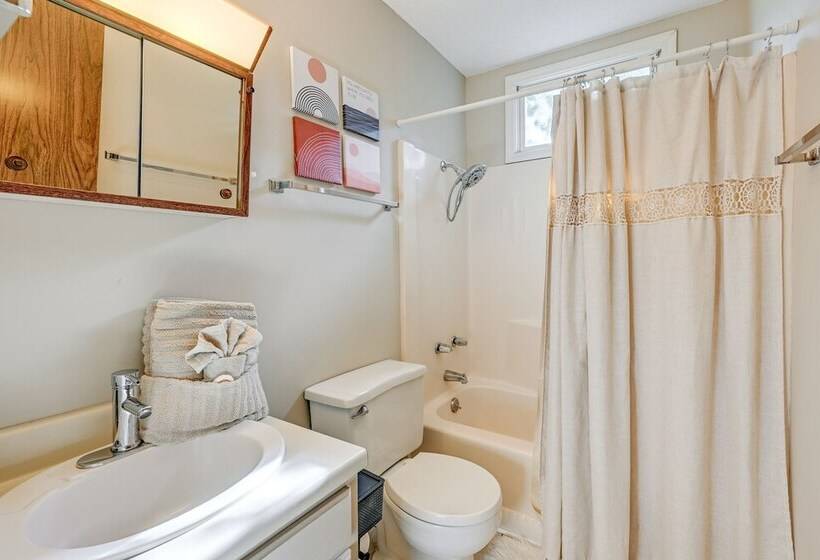 Stunning Franklin Cabin W/ Deck & Mountain Views