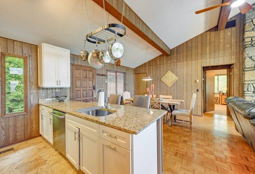 Stunning Franklin Cabin W/ Deck & Mountain Views