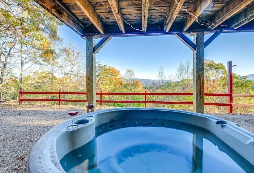 Stunning Franklin Cabin W/ Deck & Mountain Views