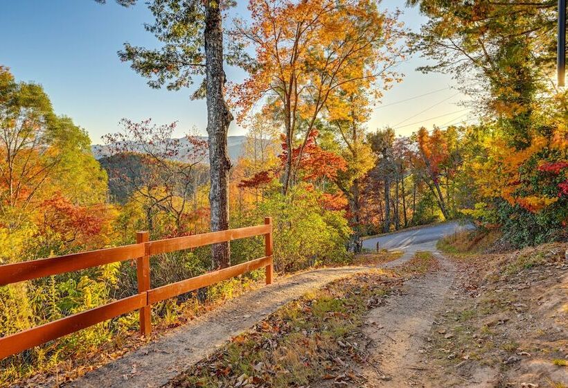 Stunning Franklin Cabin W/ Deck & Mountain Views