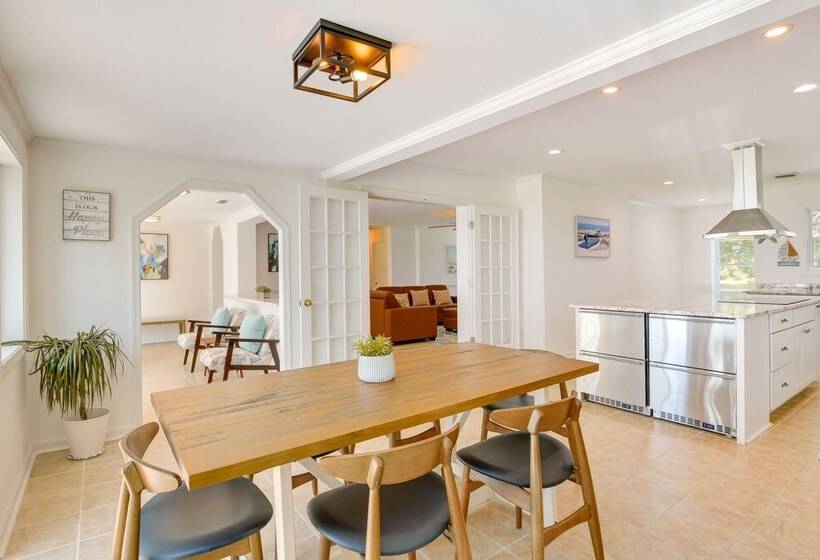 Sun Dappled Waterfront Home On Potomac River!