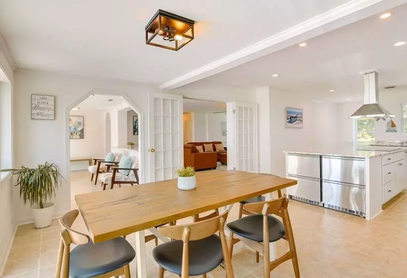 Sun Dappled Waterfront Home On Potomac River!