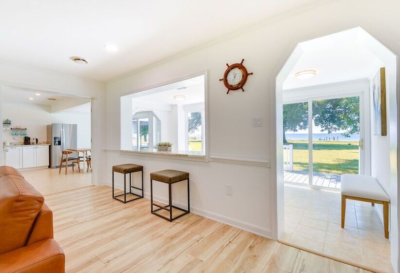 Sun Dappled Waterfront Home On Potomac River!