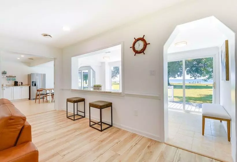 Sun Dappled Waterfront Home On Potomac River!