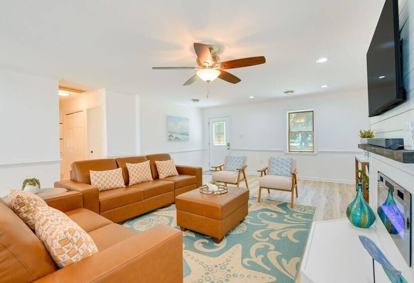 Sun Dappled Waterfront Home On Potomac River!