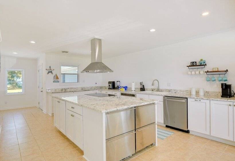 Sun Dappled Waterfront Home On Potomac River!