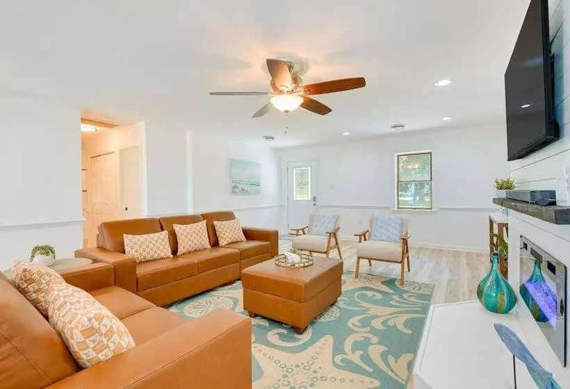 Sun Dappled Waterfront Home On Potomac River!