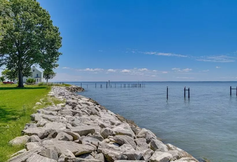 Sun Dappled Waterfront Home On Potomac River!