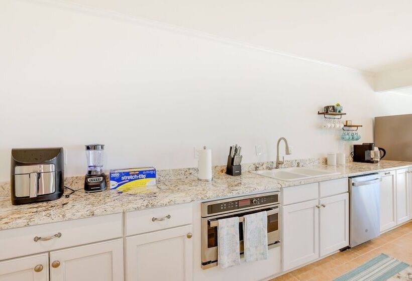 Sun Dappled Waterfront Home On Potomac River!