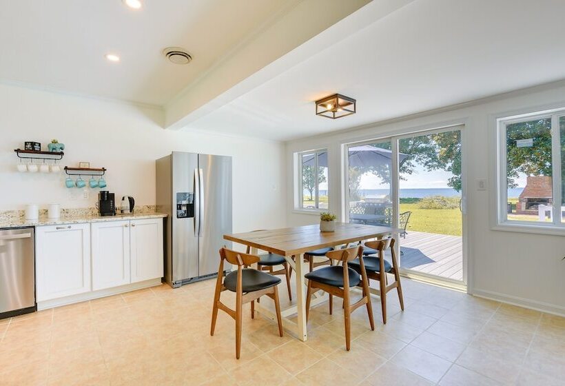 Sun Dappled Waterfront Home On Potomac River!