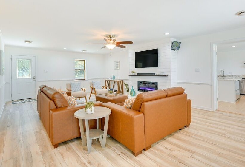 Sun Dappled Waterfront Home On Potomac River!