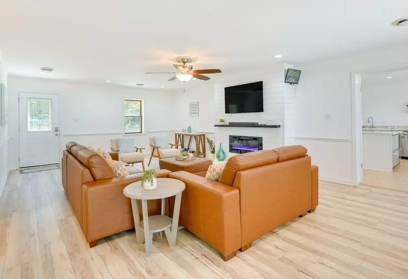 Sun Dappled Waterfront Home On Potomac River!