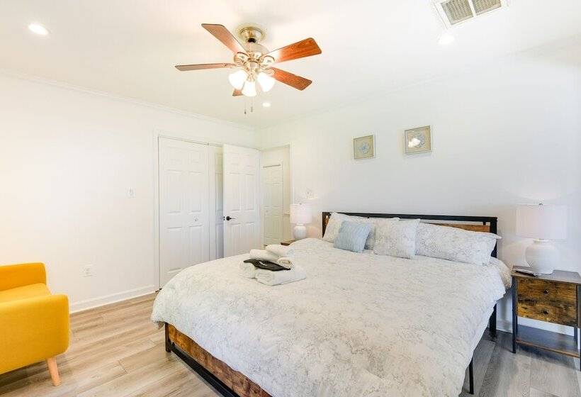 Sun Dappled Waterfront Home On Potomac River!