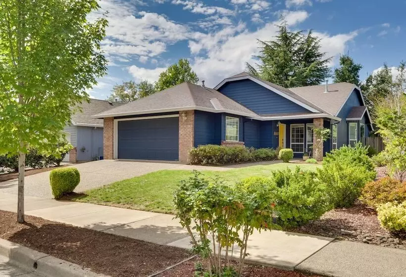 Tasteful Tualatin Home: 40 Mi To Willamette Valley