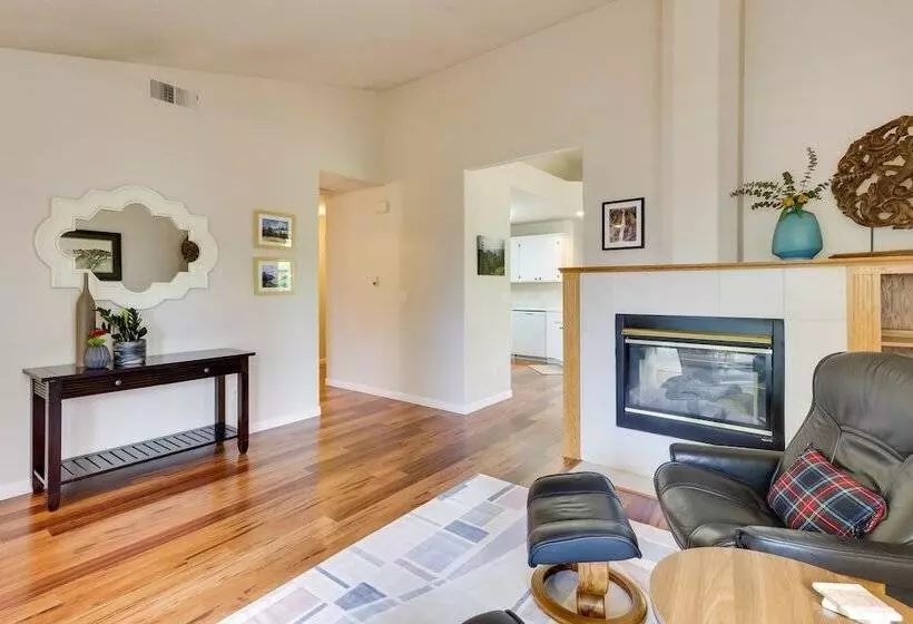 Tasteful Tualatin Home: 40 Mi To Willamette Valley