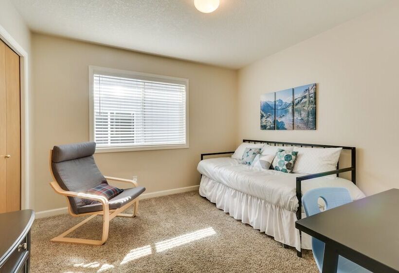 Tasteful Tualatin Home: 40 Mi To Willamette Valley