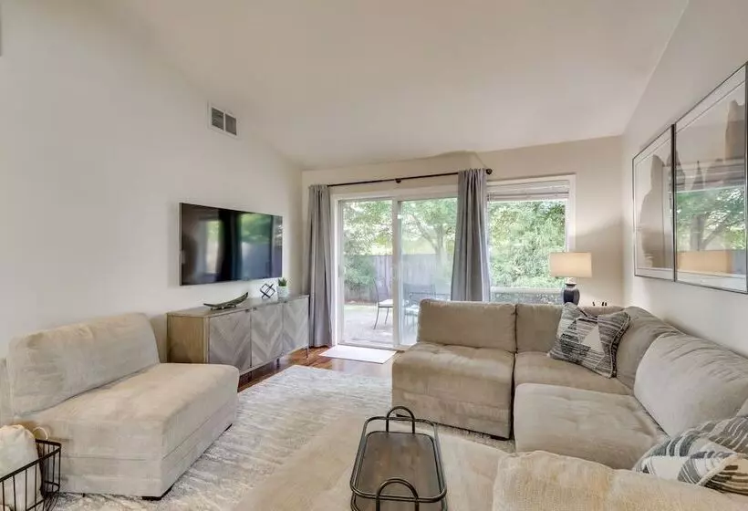 Tasteful Tualatin Home: 40 Mi To Willamette Valley