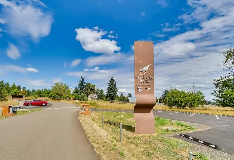 Tasteful Tualatin Home: 40 Mi To Willamette Valley