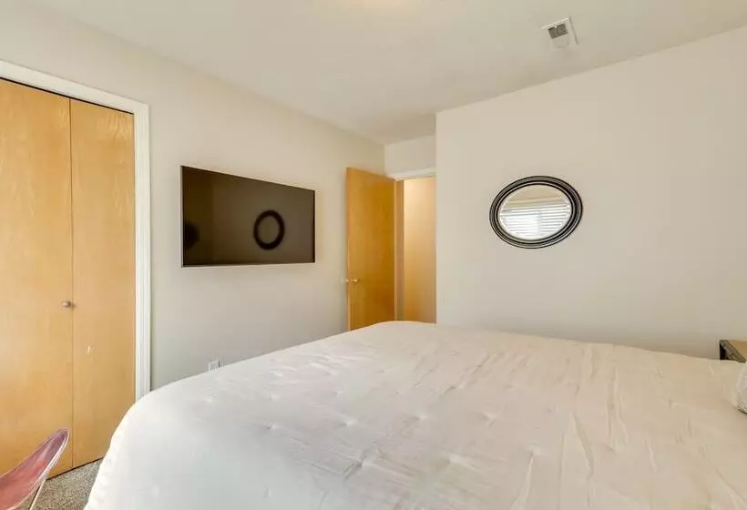 Tasteful Tualatin Home: 40 Mi To Willamette Valley