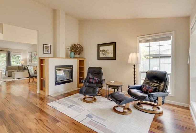 Tasteful Tualatin Home: 40 Mi To Willamette Valley