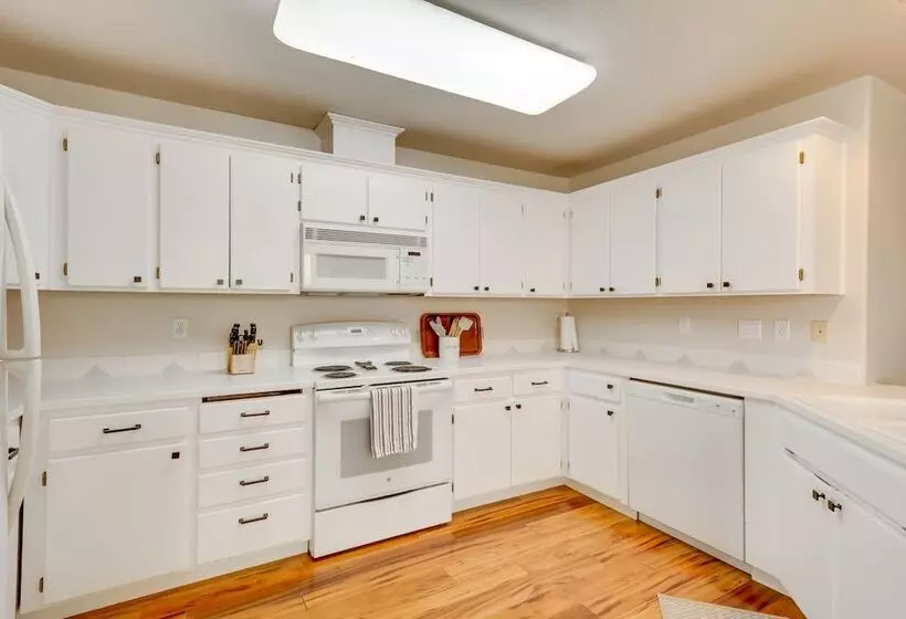 Tasteful Tualatin Home: 40 Mi To Willamette Valley