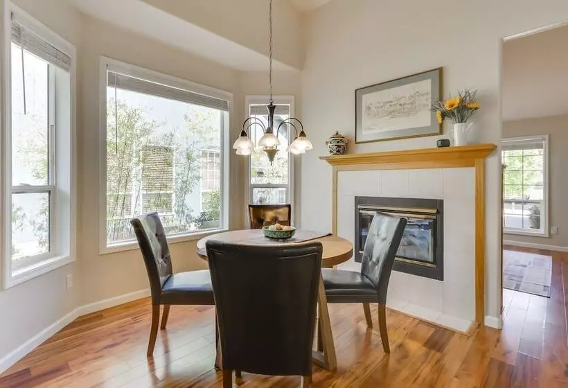 Tasteful Tualatin Home: 40 Mi To Willamette Valley