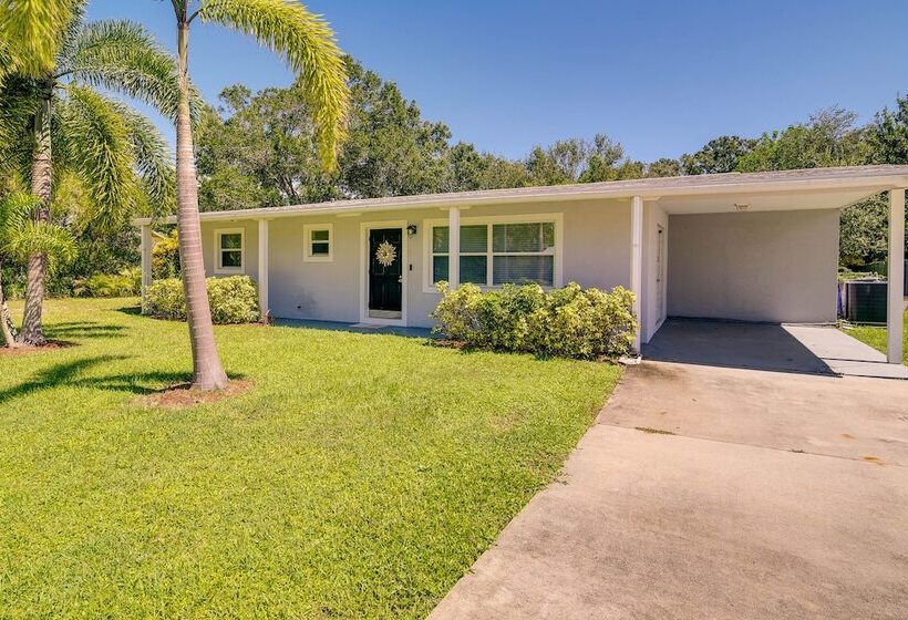 Dog Friendly Vero Beach Retreat W/ Porch & Grill!