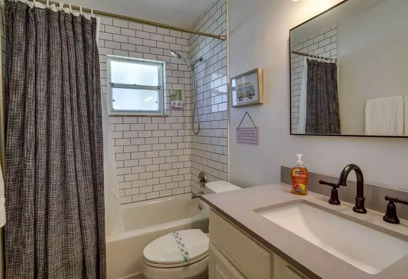 Dog Friendly Vero Beach Retreat W/ Porch & Grill!