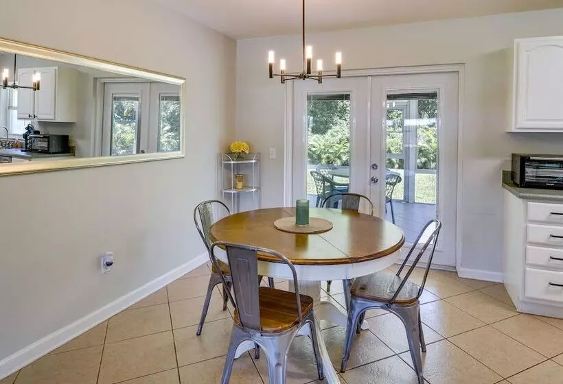 Dog Friendly Vero Beach Retreat W/ Porch & Grill!