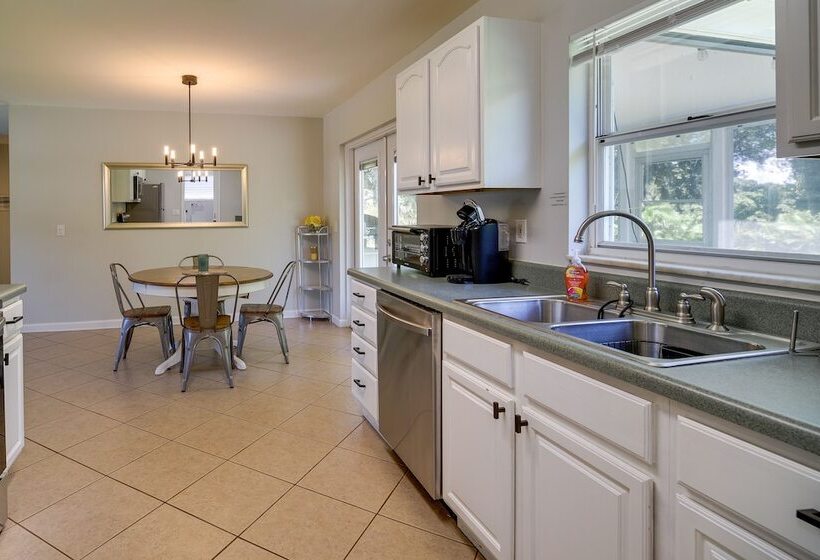 Dog Friendly Vero Beach Retreat W/ Porch & Grill!