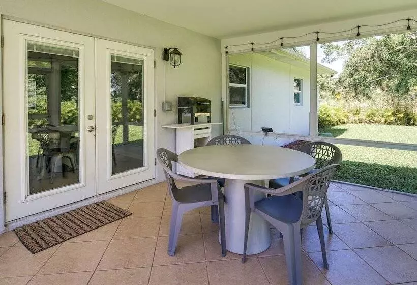 Dog Friendly Vero Beach Retreat W/ Porch & Grill!
