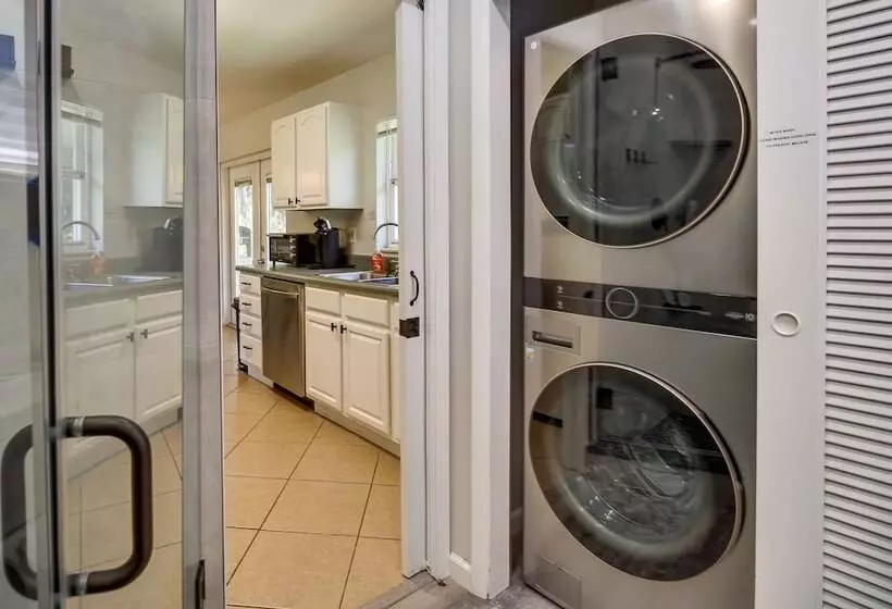 Dog Friendly Vero Beach Retreat W/ Porch & Grill!