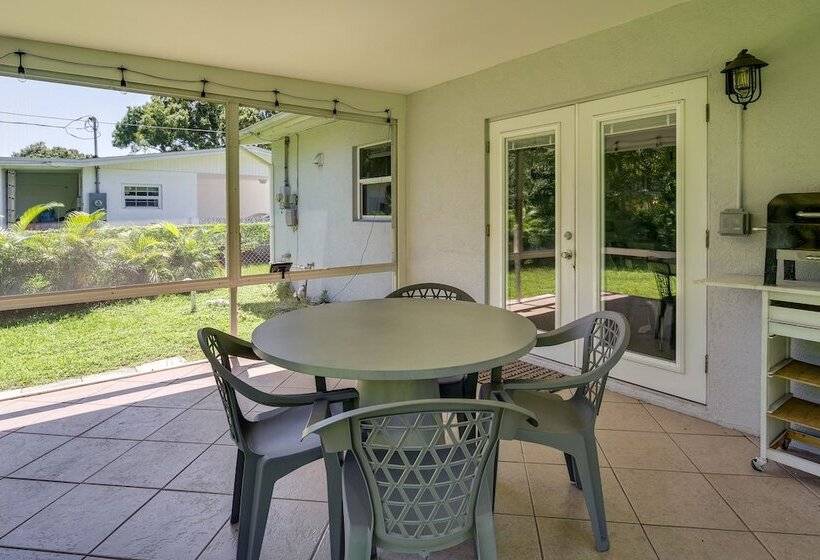 Dog Friendly Vero Beach Retreat W/ Porch & Grill!