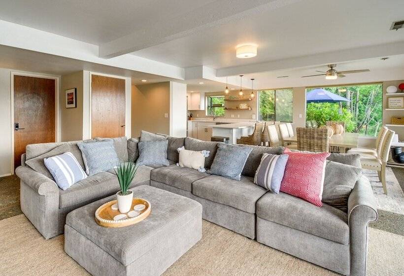 Waterfront Allyn Retreat W/ Guest House & Beach!