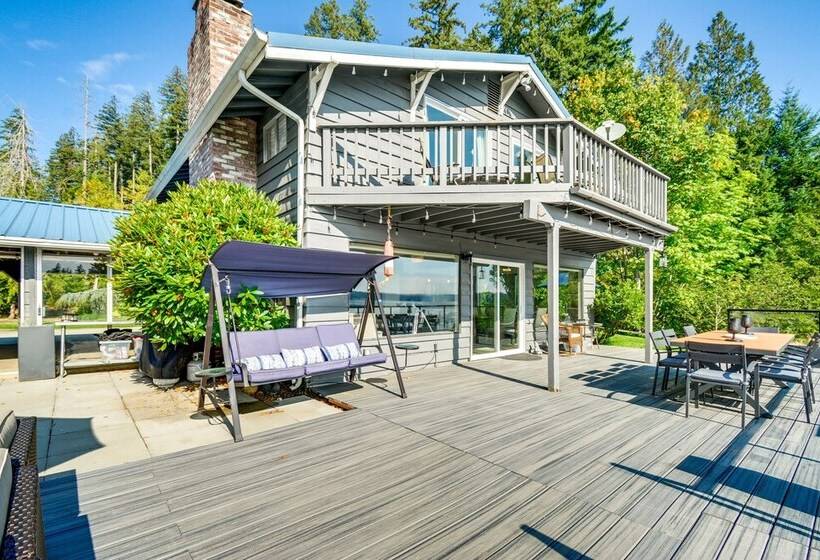 Waterfront Allyn Retreat W/ Guest House & Beach!