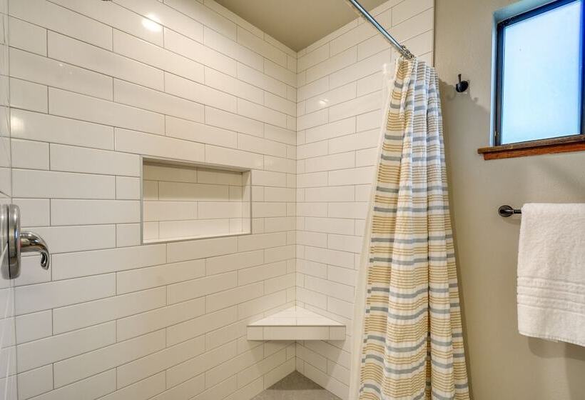 Waterfront Allyn Retreat W/ Guest House & Beach!