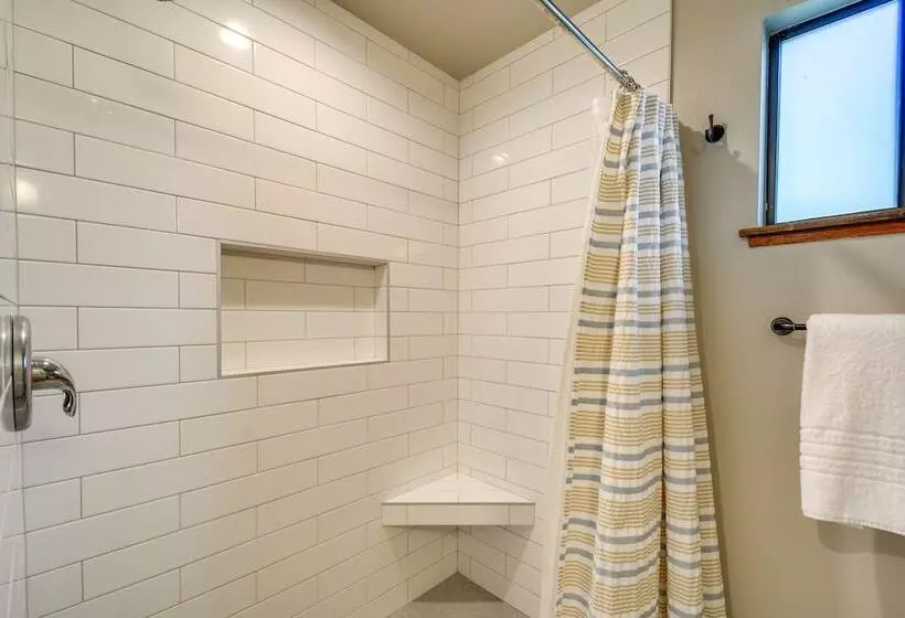 Waterfront Allyn Retreat W/ Guest House & Beach!