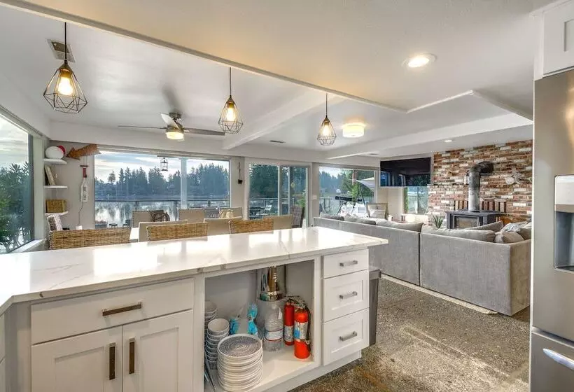 Waterfront Allyn Retreat W/ Guest House & Beach!