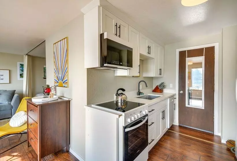 Waterfront Allyn Retreat W/ Guest House & Beach!