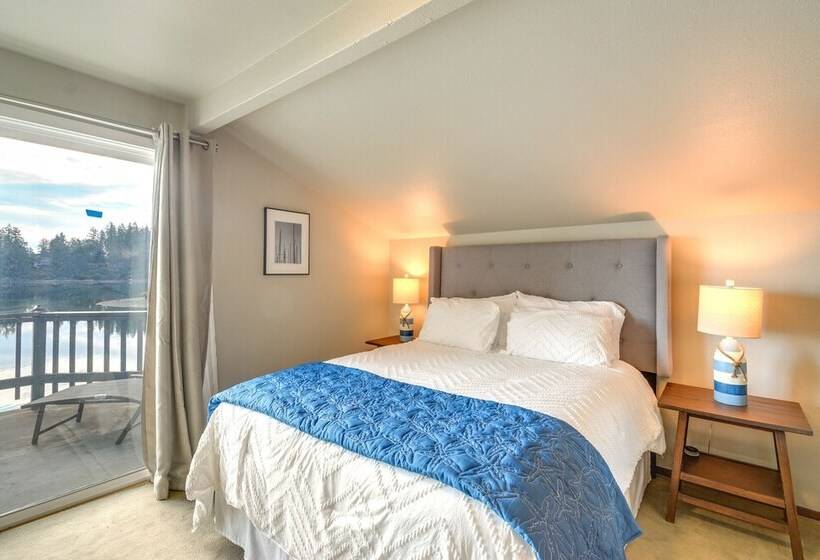 Waterfront Allyn Retreat W/ Guest House & Beach!