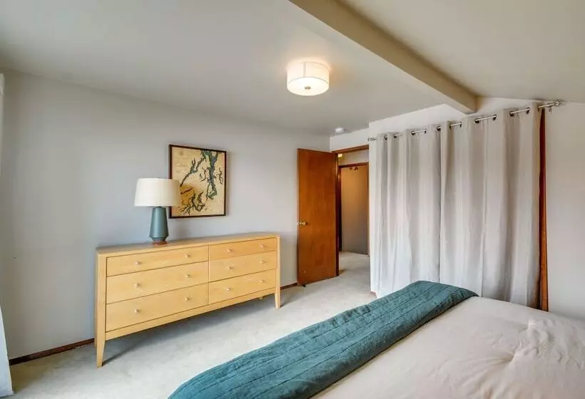 Waterfront Allyn Retreat W/ Guest House & Beach!