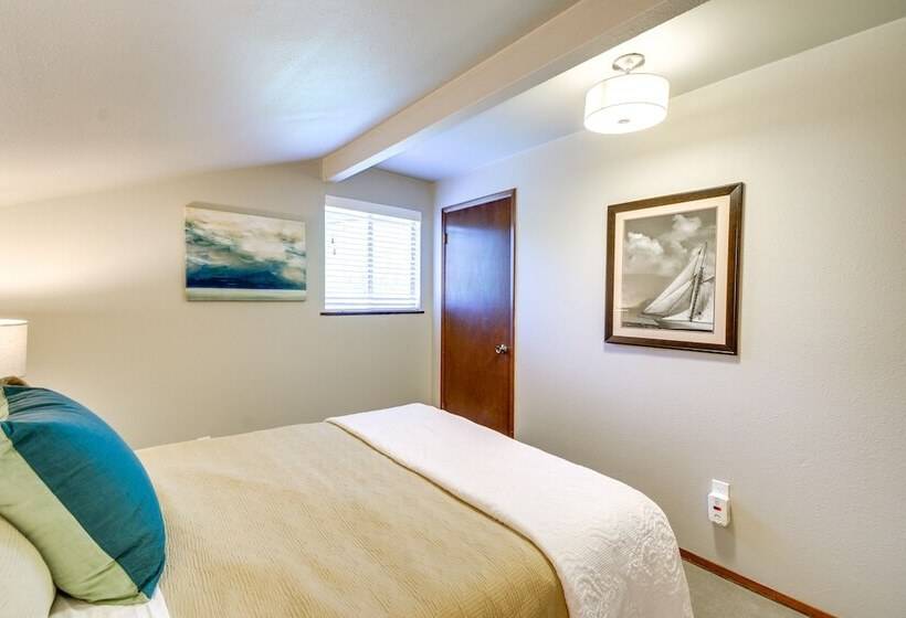 Waterfront Allyn Retreat W/ Guest House & Beach!